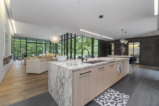 Semidetached House in Toronto, Ontario