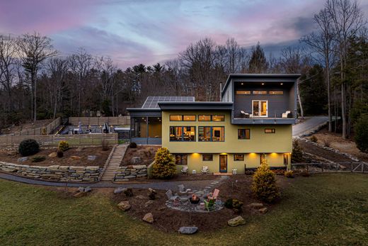 Einfamilienhaus in Fletcher, Henderson County