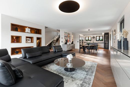 Vrijstaand huis in Le Mont-sur-Lausanne, Lausanne District