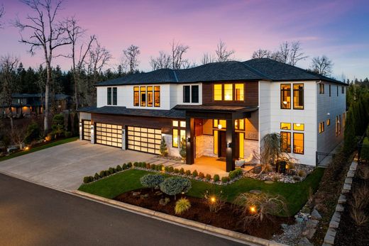 Luxury home in Camas, Clark County