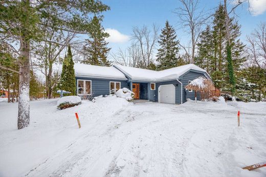Detached House in The Blue Mountains, Ontario