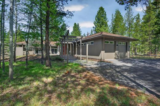 Luxury home in Sunriver, Deschutes County