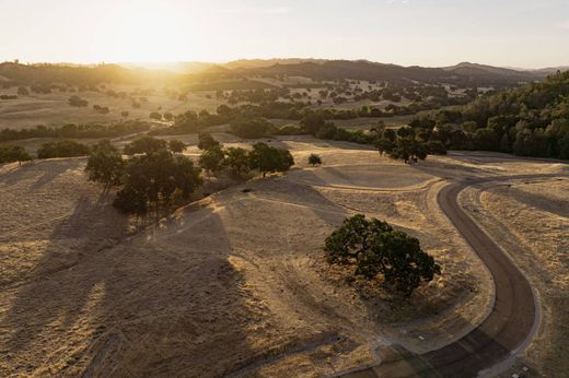 Grond in Santa Margarita, San Luis Obispo County