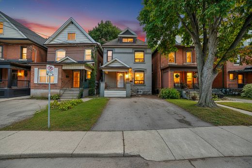 Dom jednorodzinny w Hamilton, Ontario