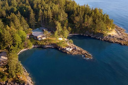 Detached House in Galiano Island, British Columbia