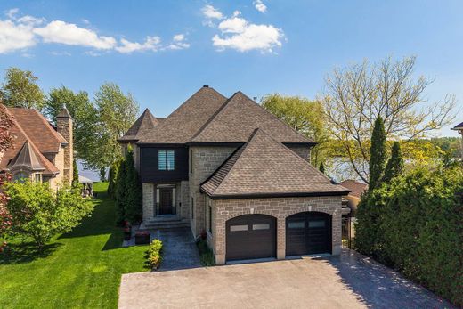 Detached House in Sainte-Dorothée, Laval Region