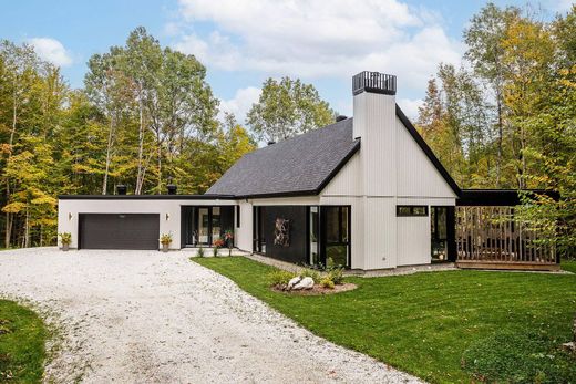 Eastman, Estrieの一戸建て住宅