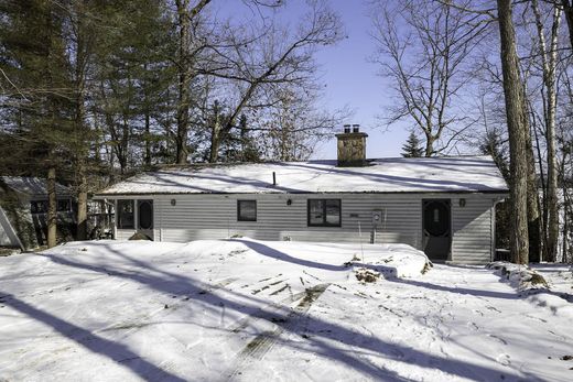Detached House in Lake of Bays, Ontario