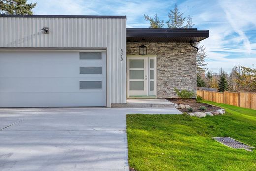 Detached House in Sechelt, Sunshine Coast Regional District