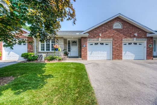 Apartment in Norfolk County, Ontario
