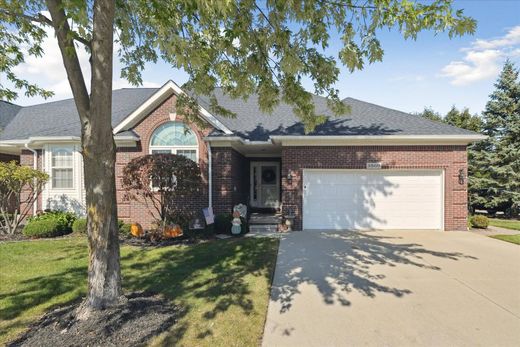 Apartment in Sterling Heights, Macomb County