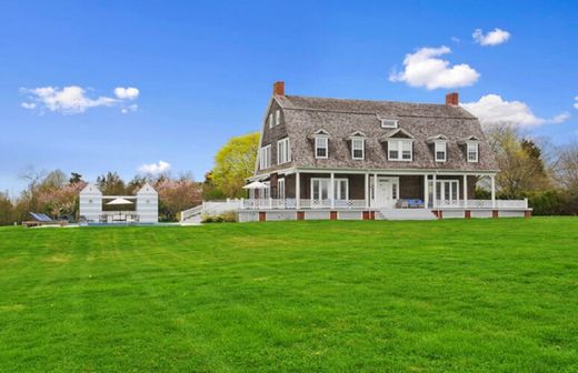 Detached House in Water Mill, Suffolk County