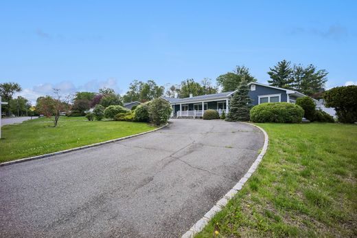 Detached House in Livingston, Essex County