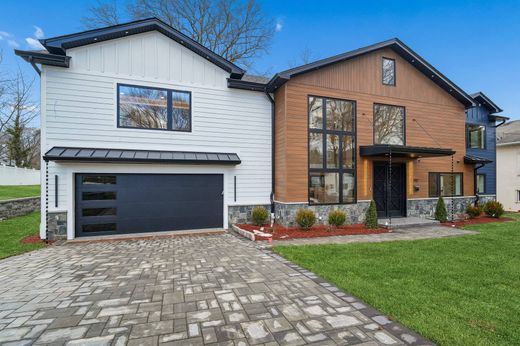 Luxury home in Cresskill, Bergen County