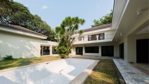 Detached House in Makati City, Southern Manila District