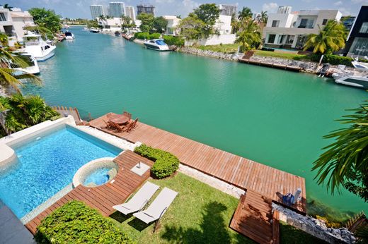 Apartment / Etagenwohnung in Cancún, Benito Juárez