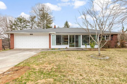 Einfamilienhaus in Hendersonville, Henderson County