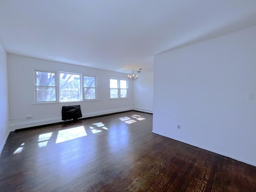 Townhouse - Forest Hills, Queens County