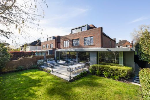 Detached House in London, Greater London