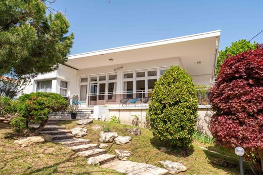 Detached House in Saint-Sulpice-de-Royan, Charente-Maritime