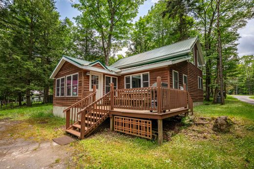 Einfamilienhaus in Inlet, Hamilton County