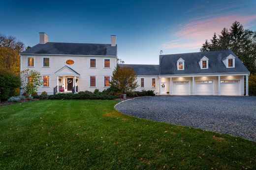 Detached House in Cranbury, Middlesex County