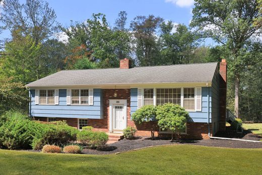 Detached House in Warren Township, Somerset County