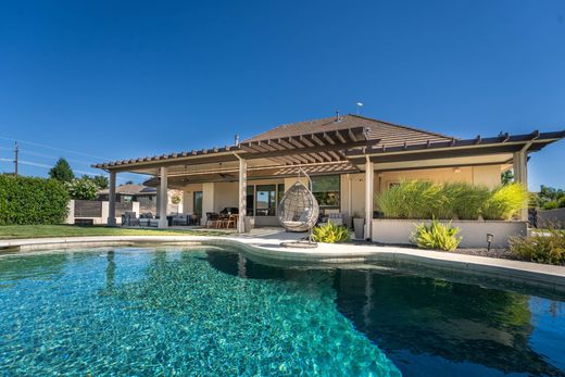 Detached House in Redding, Shasta County