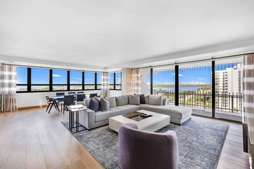 Apartment in Bay Harbor Islands, Miami-Dade