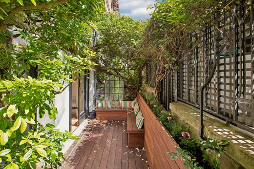 Detached House in Montparnasse, Alésia, Montsouris, Paris