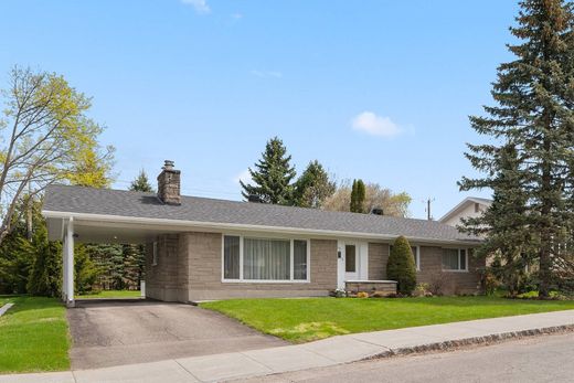 Einfamilienhaus in Sainte-Foy, Capitale-Nationale
