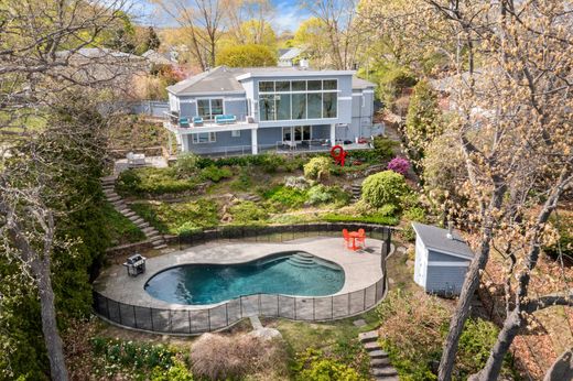 Detached House in Arlington, Middlesex County