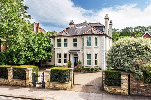 Detached House in London, Greater London