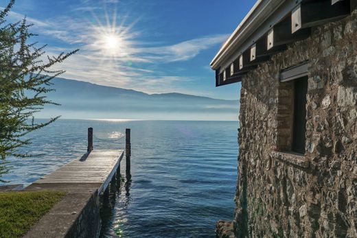 Casa Unifamiliare a Gargnano, Brescia