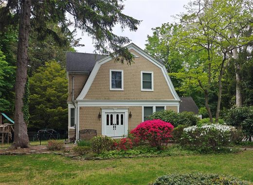 Detached House in Stony Brook, Suffolk County