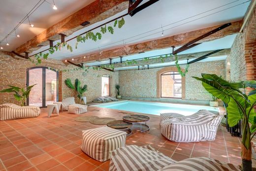 Mehrfamilienhaus in Layrac-sur-Tarn, Haute-Garonne