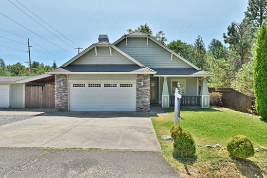 Luxury home in Cave Junction, Josephine County