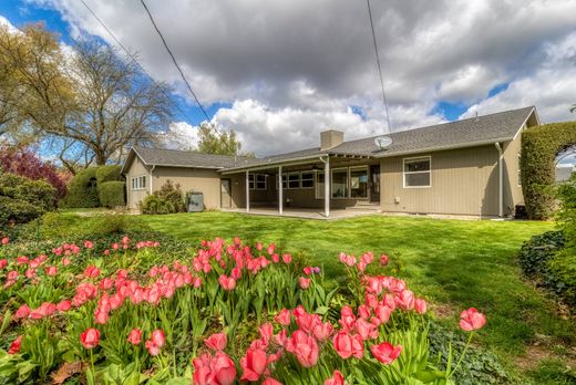 Luxury home in Walla Walla, Walla Walla County