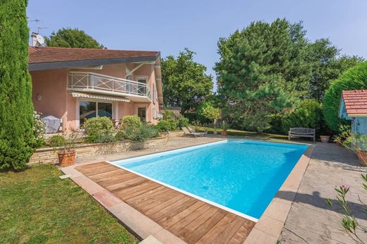 Casa en Prévessin-Moëns, Ain