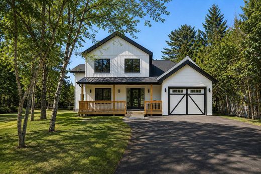 Detached House in Saint-Raymond, Capitale-Nationale