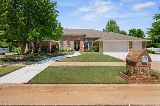 Luxury home in Edmond, Oklahoma County