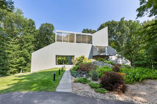 Detached House in Bedford, Westchester County