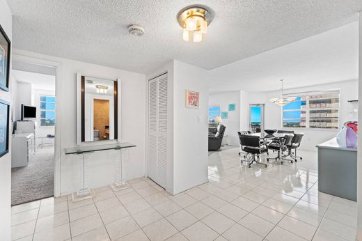 Apartment in Hallandale, Broward County