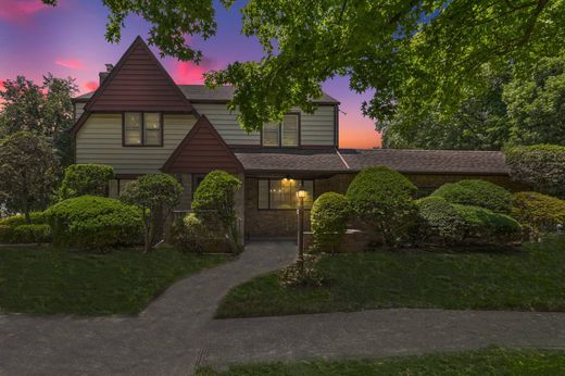 Einfamilienhaus in Oakland Gardens, Queens County