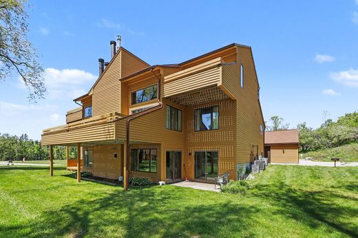 Apartment in Harbor Springs, Emmet County