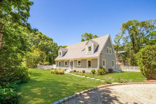 Detached House in Wainscott, Suffolk County