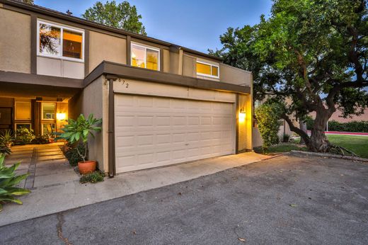 Townhouse in Pomona, Los Angeles County