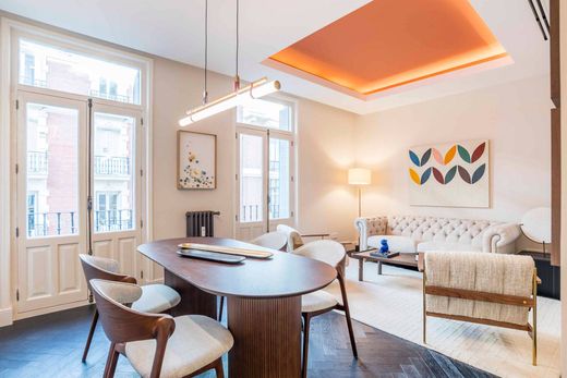 Apartment / Etagenwohnung in Madrid, Provinz Madrid