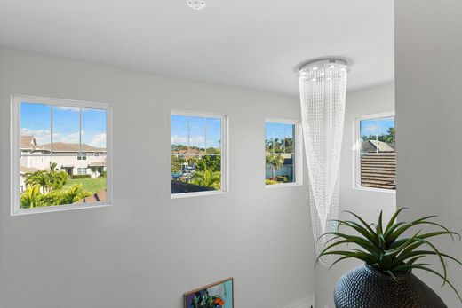 Appartement à Naples, Comté de Collier