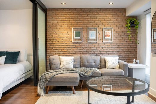 Apartment / Etagenwohnung in Montreal, City of Montréal